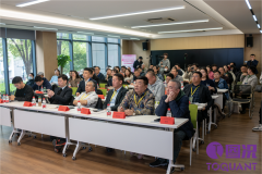 求未AI创始人力以《Deepseek帮力企业营销》为从题